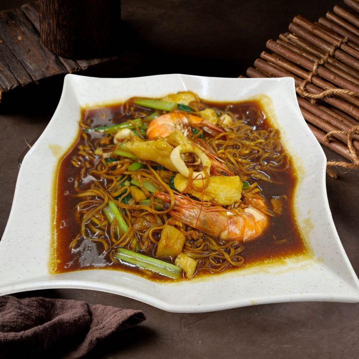 Stewed Seafood Ee Fu Noodles
